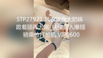   人妻吃鸡啪啪 在家撅着大屁屁掰着逼逼 被大肉棒无套猛怼 操的相当舒坦