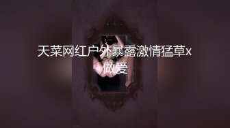 酒吧女厕粉红色霓虹灯下看美女尿尿越看越冲动