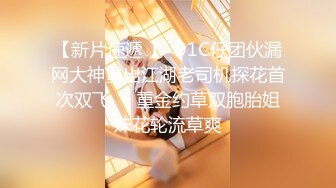 一线天无毛极品粉穴嫩妞和小男友居家啪啪  特写美穴边插嘴  翘起屁股小拇指插逼