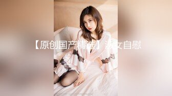 【新速片遞】  十二月新流出大神潜入水上乐园更衣室偷拍美女更衣❤️几个女的贪图方便站在长凳上穿衣服