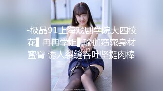 开门进去学生制服妹子翘起大白圆润屁股，等待后入猛烈撞击高潮射精屁股上