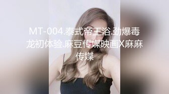 极品长相甜美眼镜萌妹子沙发上啪啪，坐在身上互摸调情特写掰穴抽插猛操