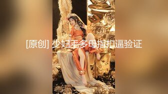 浴室窗外偷窥身材丰满的少妇洗澡换衣服