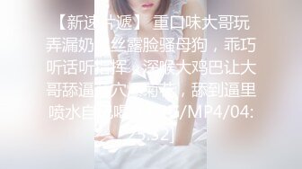 漂亮女优穿着开档牛仔裤享受被舔穴的快感