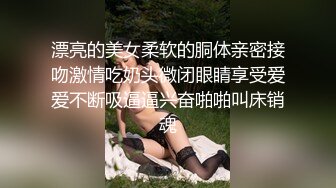 清纯甜美御姐女神〖小桃〗桃桃去个超市被两名售卖小哥相中了 拉到库房挨个插入 这么嫩的小穴谁不痴迷呢