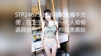  大二学舞蹈气质贫乳小妹扭动屁股脱下牛仔短裤，情趣开档内裤交插嘴