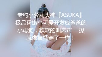 一个金发美女被富豪包养整天被两个肉棒包围