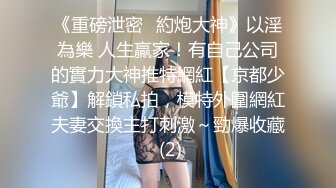 双马尾短裙棉袜顶级卡哇伊萝莉嫩妹，掀起裙子露胖次，无毛一线天肥穴，半脱下内裤拨弄，第一视角极品美臀后入