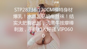 【ErstiesVIP资源】印度书呆子美女收到的礼物居然是个震动棒，圣诞老人可真照顾她