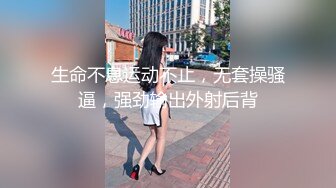  高颜值黄衣小妹全程露脸大秀直播诱惑，穿上性感的黑丝伺候大哥啪啪