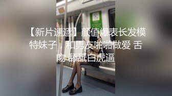 【新速片遞】老逼败火熟女的诱惑，露脸大秀大肥逼太润滑可以拳交，大黑粗道具不停在骚逼里搅拌抽插，高潮喷水浪叫不止