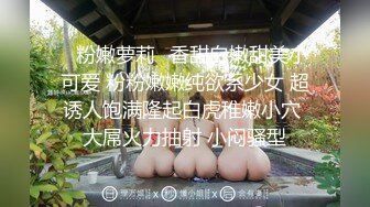 极品熟女妈妈全身赤裸坐在儿子身材，肉欲挡不住鸡巴硬了被妈妈掏出来揉搓吸允，香艳装扮沦陷猛力抽送性福