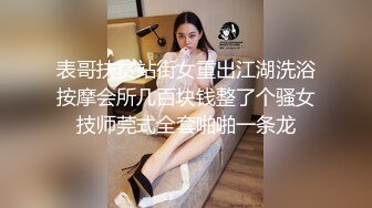 满背纹身眼镜妹子近距离特写口交后入抬腿侧入猛操