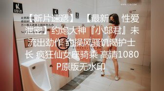 前几天中午去家里附近火锅店吃饭偷偷 潜入女厕偷拍两个女食客尿尿黑丝办公装美女毛挺旺盛的