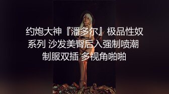 金发女孩手机看累了主动勾引男友拉开裤子拿出几把放嘴里就是吸硬了后入前插一顿操