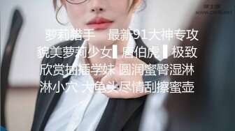 丝袜少妇颜值担当，跟小哥激情啪啪，各种高难度姿势玩弄抽插，对着镜头浪荡呻吟，高潮不断冒白浆精彩刺激