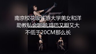 -黑丝美女被俩骚男前后夹击 手抠骚穴潮喷好多淫水