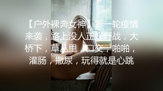 精心收集推特猎奇圈福利视频重磅来袭第四季??KTV包厢3P妹子卖力给四眼男口交而他淡定唱歌