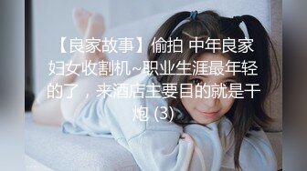  一男两女00后嫩妹！眼镜短发妹子！贫乳奶子多毛骚穴，骑乘后入深插，旁边另个妹子拍摄