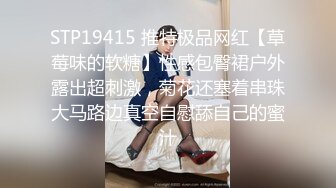 00后小妹的性感展示，全程露脸大秀扩阴器撑开粉嫩骚穴给狼友看特写，撅着屁股爆菊花给狼友看，小黄瓜抽插