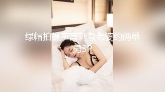 老演员跟小哥出来玩车震，骚逼带口罩做爱有一套，车后座脱光了跟大哥各种姿势爆草抽插浪荡呻吟敞开腿玩逼