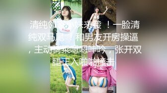 良家小少妇青纯又可爱，露脸躺在床上看着手机让小哥无套抽插，淫声荡语，表情精彩又刺激，呻吟可射不要错过