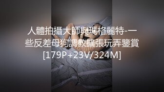 颜值不错妹子开裆牛仔裤诱惑给炮友口交，跳蛋塞逼车内掰穴特写非常粉嫩