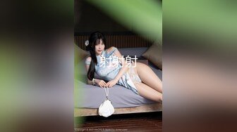 公司团建小伙下药迷翻美女同事 玩了一下她的B 怕坐牢没敢操