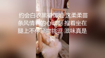   穿着修身包臀裙的漂亮妹子就是让人冲动想狠狠插她，往上一扒就揉搓逼穴亲吻舔吸大长腿夹紧猛操