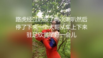 【晓可耐】平台女神之一，专吃大家伙，风骚漂亮小少妇直接被干喷，床单都打湿，逼内白浆溢出水超多 