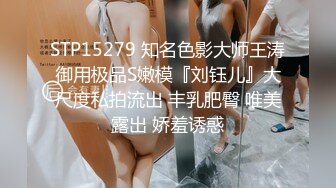 大哥的极品骚女友，让大哥揉奶玩逼，口交大鸡巴舔逼逼，压在身下爆草蹂躏