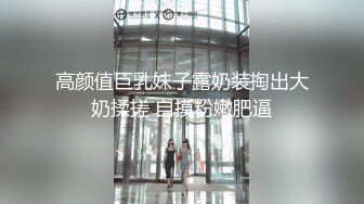 漂亮美女正和人打电话讲到一半被男友拉到房间操逼