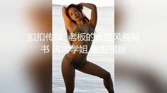 大白天老夫妻在园子干起了房事，嘿嘿嘿提起鸡巴就往老婆子逼里插去，摄像头的另一边看乐啦 老了也寂寞啊！