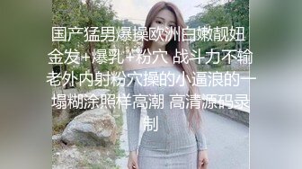   酒店和韵味十足的美少妇熟女，被金链子大叔推到操逼，舔穴，无套啪啪