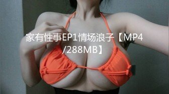  洗澡间男友小心翼翼的为女友刮穴毛不怕把B划破吗？