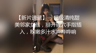 合租房门缝偷窥对门的美女换衣服✿奶子又白又大身材还真不错