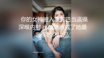 食品厂女厕全景偷拍多位美女职员还有穿开档黑丝的美女 (2)