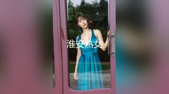 超嫩眼镜学生妹『可爱的小骚』调教新来18岁嫩妹，表哥先干表妹小骚，撅着白雪屁股后入啪啪响，内射流出超多精华