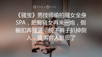 菠萝果酱颜值不错的极品萌妹，大奶女仆发育的真心不错，童颜巨乳揉奶玩逼自慰呻吟，跟狼友互动撩骚不要错