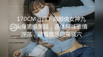 《极品CP魔手外购》潜入女厕赤裸裸拍脸拍逼各种美女小姐姐方便~有惊喜小妹子看黄片疯狂紫薇这手法没少自己玩 (1)