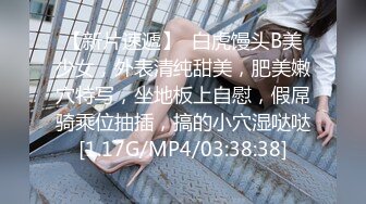 四月新流出高校女厕❤️极品高清全景后拍牛仔裤美女为了方便啪啪里面穿个开档黑丝