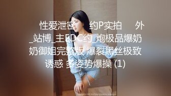 办公室里的骚货，办公桌前发骚，漏出奶子揉捏，脱了裤子自己抠骚穴，桌角蹭逼圆珠笔抽插，骚穴特写浪叫不止