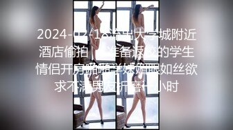   儿子带个帅哥和妈妈一块户外大树下玩3P 一前一后干翻骚妈