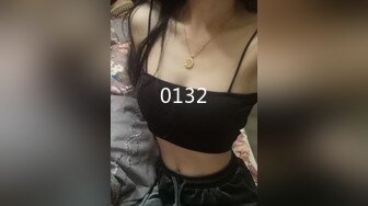 半夜约外围酒店开房身材苗条条纹衫长靴酒吧女服务员被故意把套子射里面了