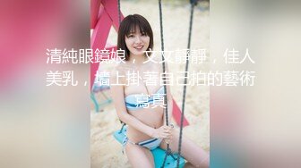 【新片速遞】2021.1.4，【极品瑜伽教练】，牛仔裤女神，吃个香蕉都这么妩媚，半遮半掩之间掰开粉穴，无套啪啪，姿势繁多