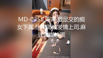  兼职女模特被色魔摄影师诱惑张开大腿玩B