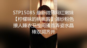 漂亮大奶美女 身材不错 细腰肥股 塞着肛塞 被大肉棒无套输出 表情享受 颜射吃精