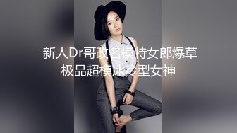 中年妇女的诱惑，全程露脸开档黑丝高跟情趣，听狼友指挥展示揉奶玩逼，逼毛性感淫水多多，道具玩弄阴蒂真骚