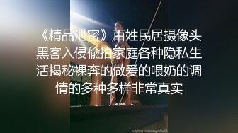 图书室学习的女孩,看她从包里拿了一包纸巾出来,我就知道她要去厕所了,赶忙尾随拍她逼