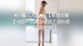 近期下海红衣美女！脱下内衣揉捏奶子！居家展示身材，翘起美臀特写，扒开紧致小穴，大姨妈还没走完